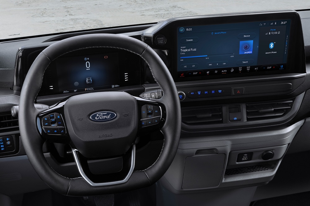 Innenansicht von Lenkrad und Armaturenbrett eines Ford Transit Custom