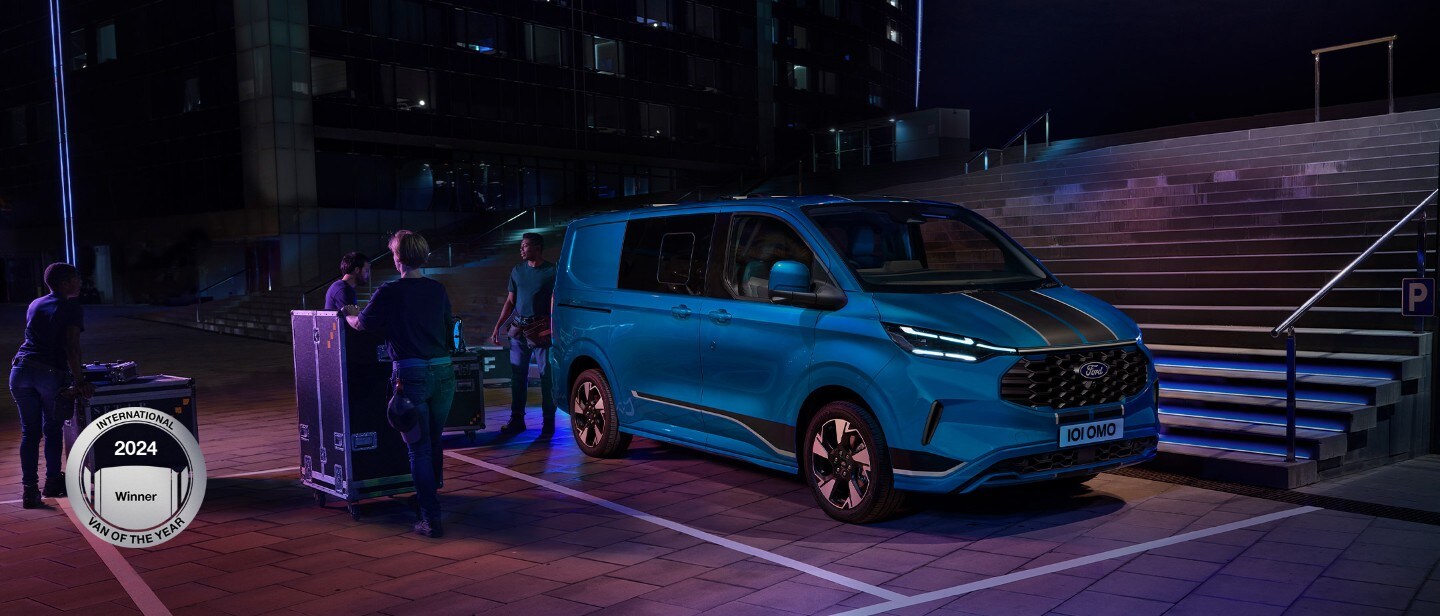 Ford Transit Custom Sport in blue in front of staircase