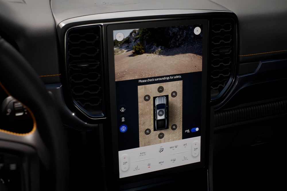 Ansicht eines Ford Ranger mit Extrakabine und SYNC™ Bildschirm.