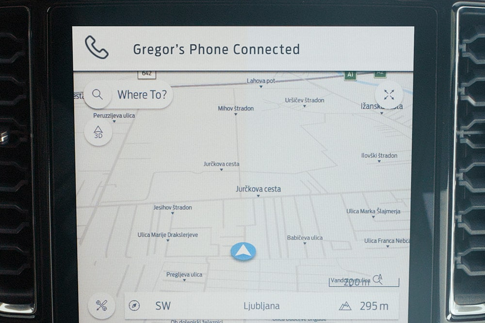 Ford Ranger-Touchscreen mit Connected Navigation-Karte.