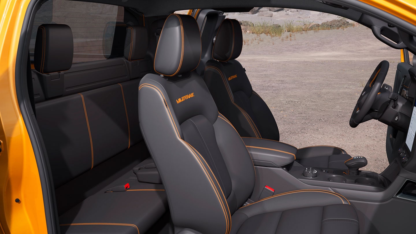 Profilansicht durch den Kabineninnenraum eines Ford Ranger Wildtrak mit Extrakabine.