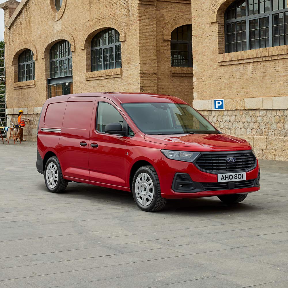 Ford Transit Connect Trend in Lava Red, Seitenansicht mit Kühlergrill und Scheinwerfern.
