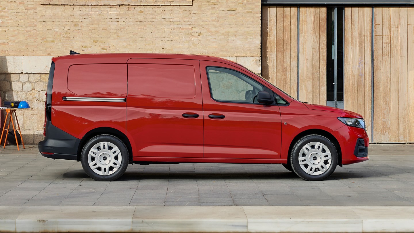 Ford Transit Connect in Maple Red mit seitlicher Ladetür.