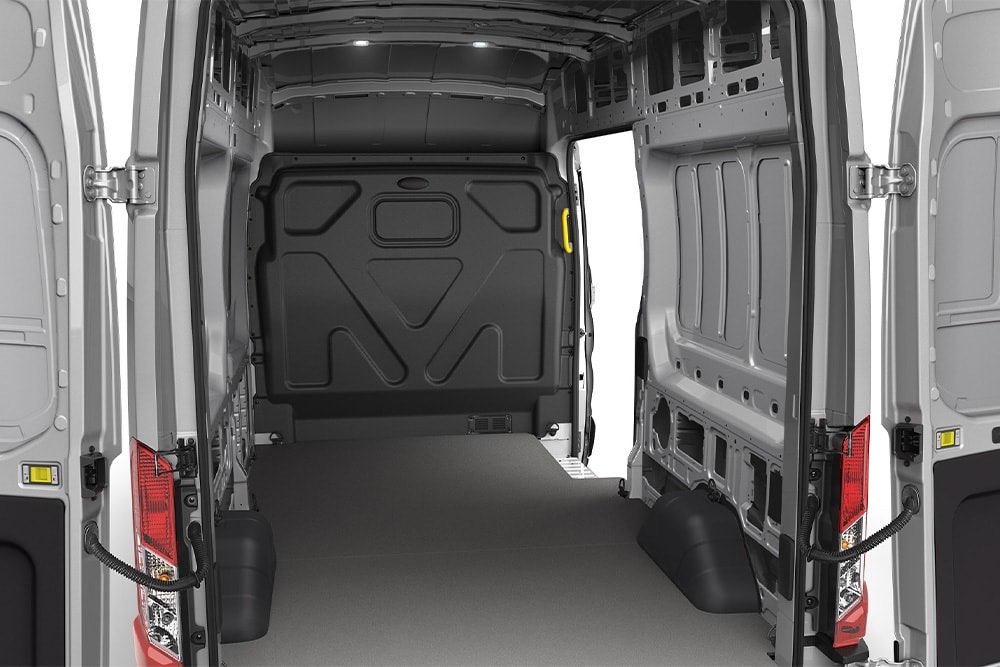 Innenansicht eines leeren Laderaums des Ford Transit Kastenwagen.