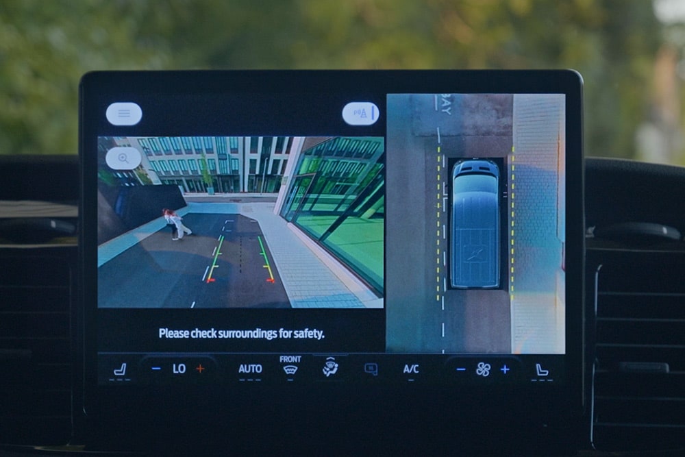 SYNC 4 Bildschirm mit der Anzeige der 360-Grad-Kamera.