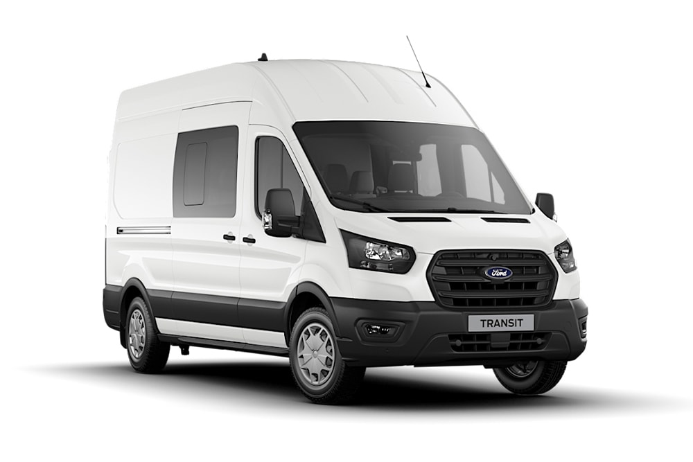 Weißer Ford Transit Kastenwagen Doppelkabine.