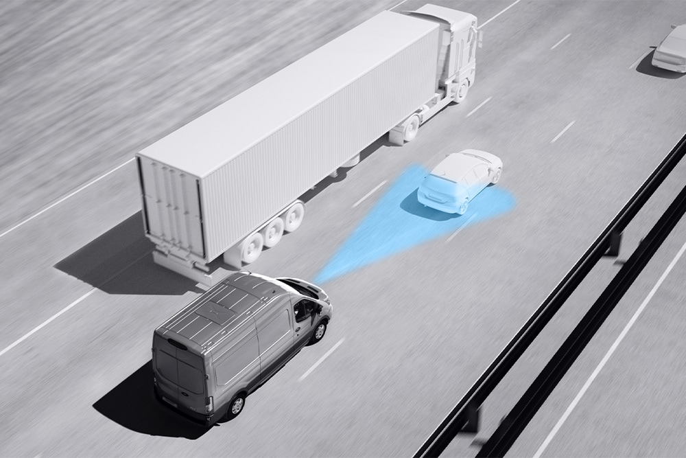 Schematische Zeichnung eines Ford Transit mit blauen Linien zur Darstellung der Fahrer-Assistenzsysteme.