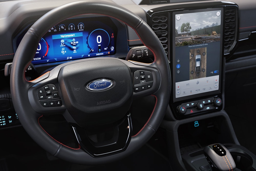 Ford Ranger-Lenkrad, digitales Kombiinstrument und Infotainment-Bildschirm.
