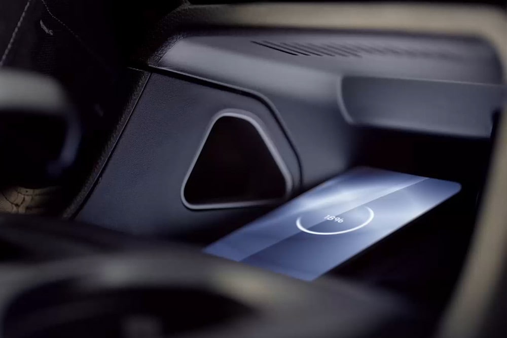 Kabelloses Ladepad im Innenraum des Ford Ranger. 