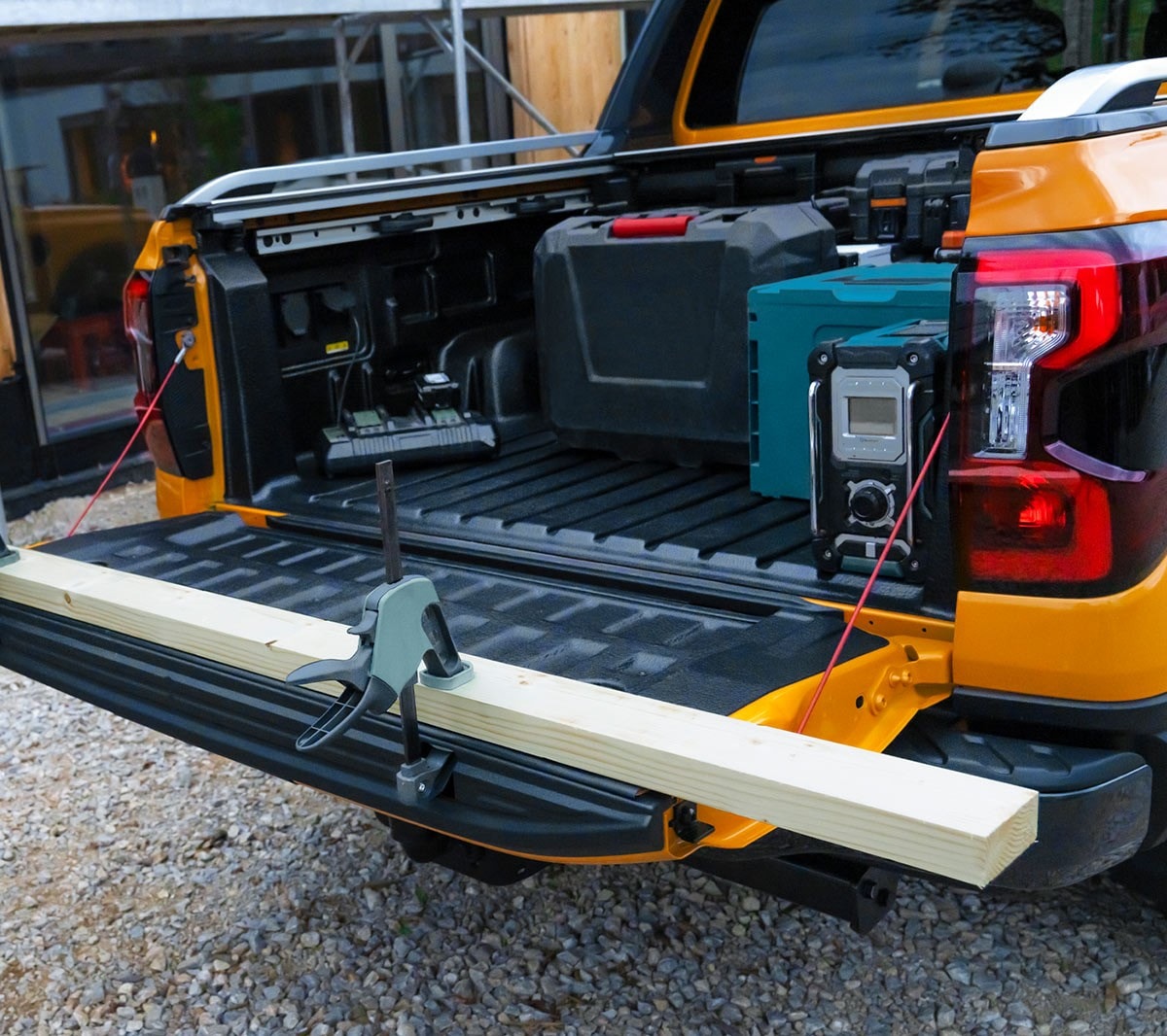 Ford Ranger in Orange Detailansicht Heckklappe