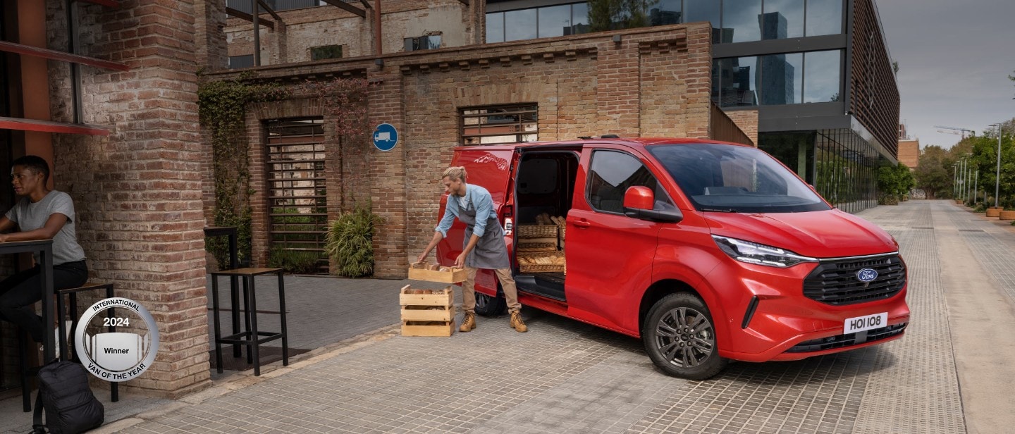 Ford Transit Custom in Rot