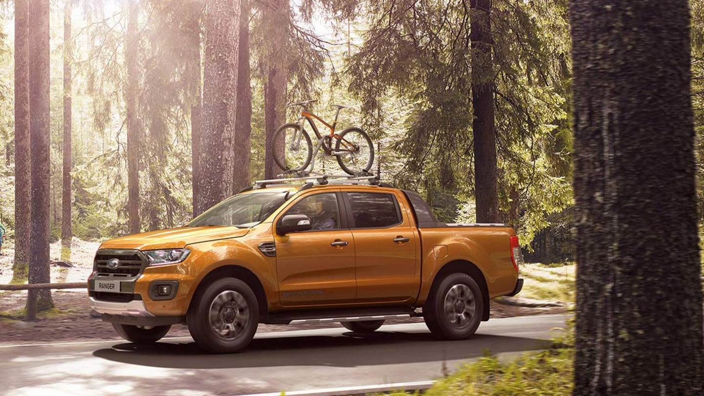 Ford Ranger im Wald