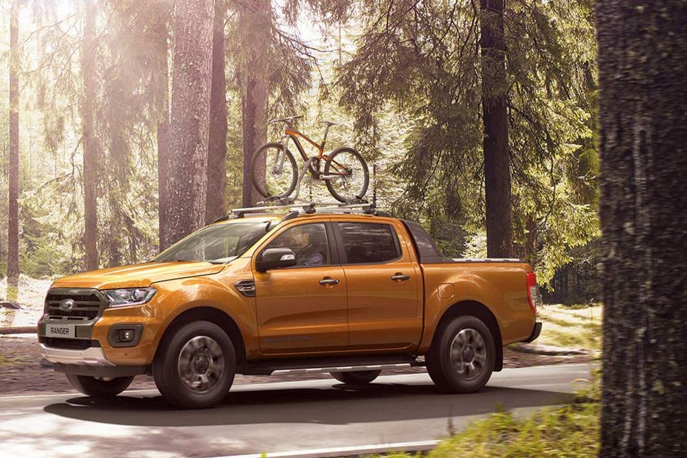 Ford Ranger im Wald
