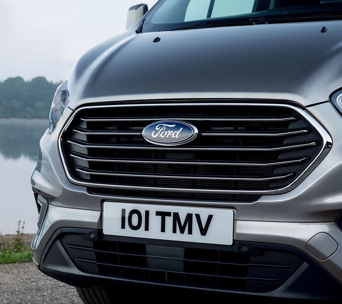 Ford Tourneo Custom Kühlergrill im Detail